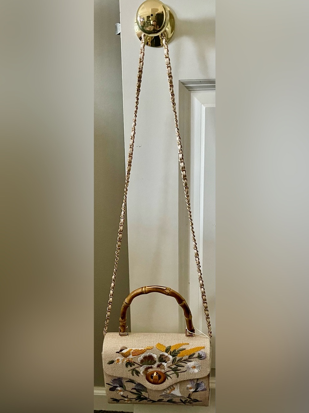 Tommy Bahama Bird & Floral Embroidered Canvas Bamboo Top Handle w Unique Chain - Picture 2 of 16